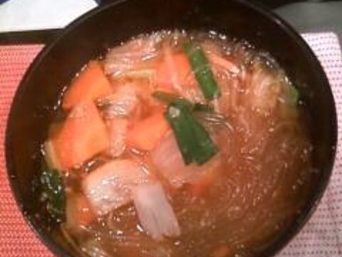 野菜たっぷりキムチ春雨スープ